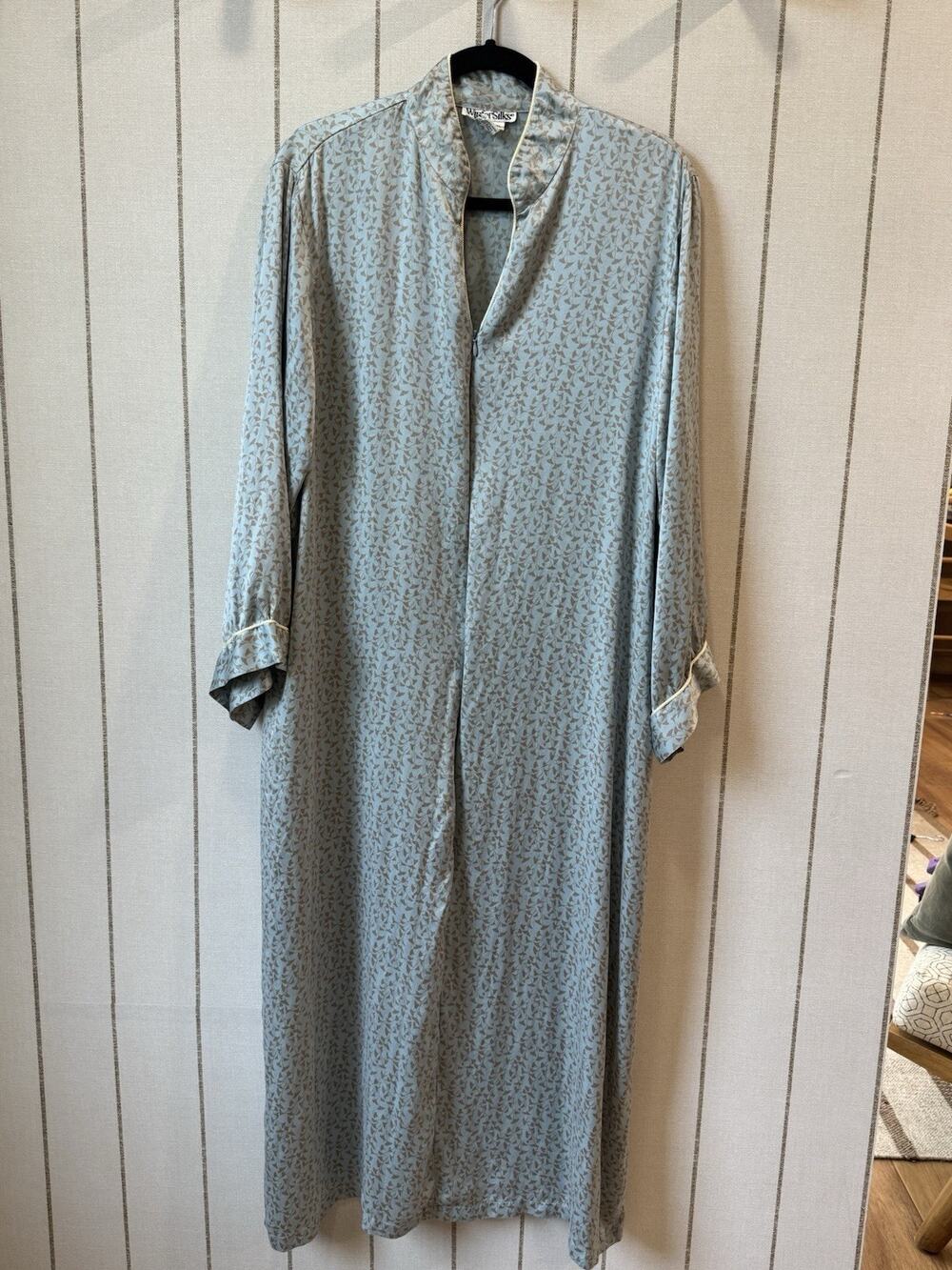 Wintersilks 100% Silk Zip Up Nightgown Robe Floral Blue XL Cottagecore Granny